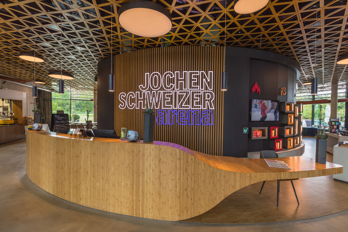 Welcome Desk in der Jochen Schweizer Arena